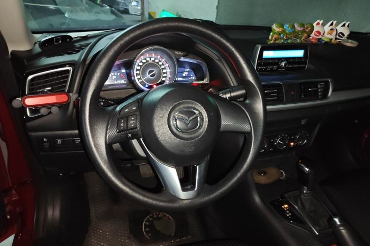 Used Mazda 3 Axela 2014 Sedan 1.5L Automatic Comfort Model