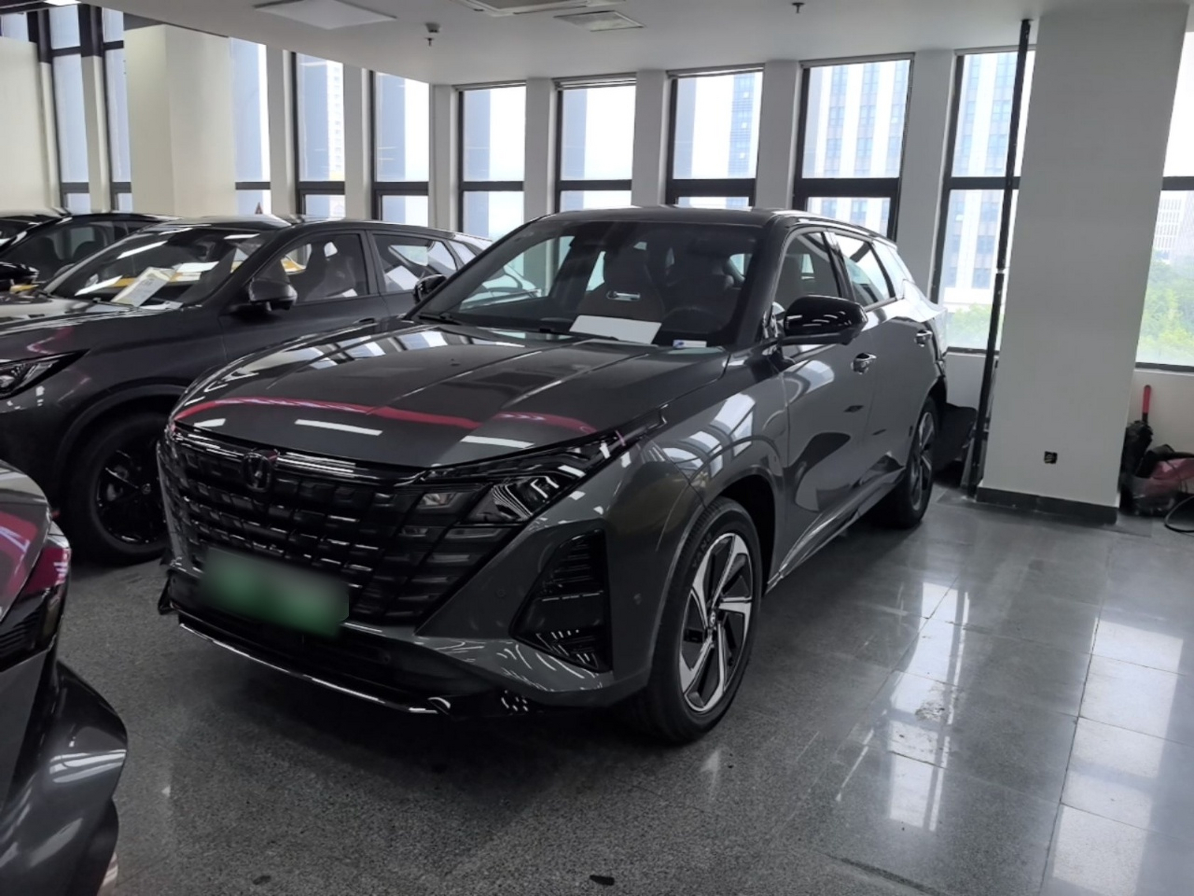 Unter der Vorderseite des Autos