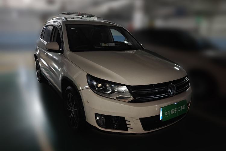 Used Volkswagen Tiguan 2015 1.8TSI Automatic Two-Wheel Drive Luxury Model Front Right 45 Deg
