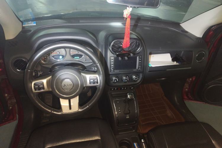 Used Jeep Compass 2013 2.4L Four-wheel Drive Black Edition with Navigation Center Console