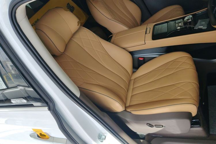 Used Denza D9 2022 DM-i 970 Four-Wheel Drive Flagship Model
