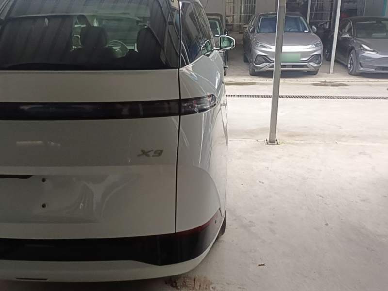 Used XPeng X9 2024 702 Ultra-Long Range Max — 7