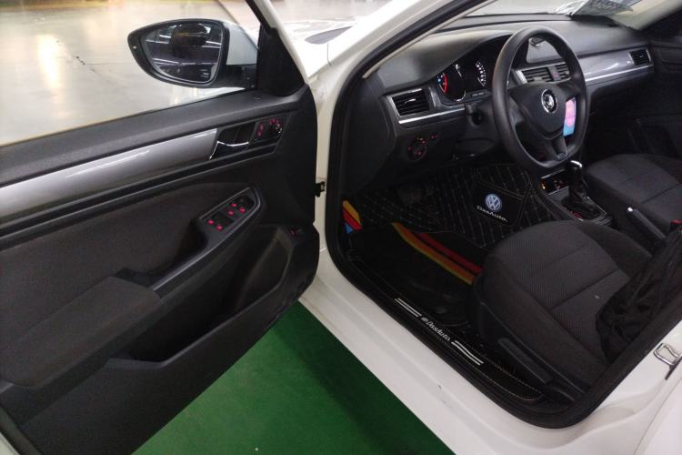 Used Volkswagen Bora 2017 1.6L Automatic Fashion Model Driver Seat