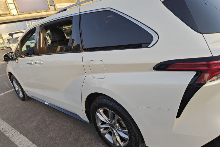 Used Toyota Sienna 2021 2.5L Hybrid Ultimate Edition