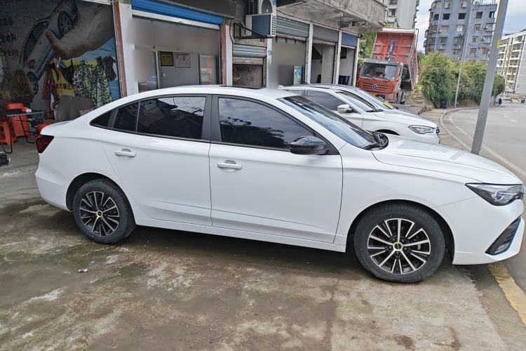 Used Roewe i5 2021 1.5L CVT Platinum Edition
