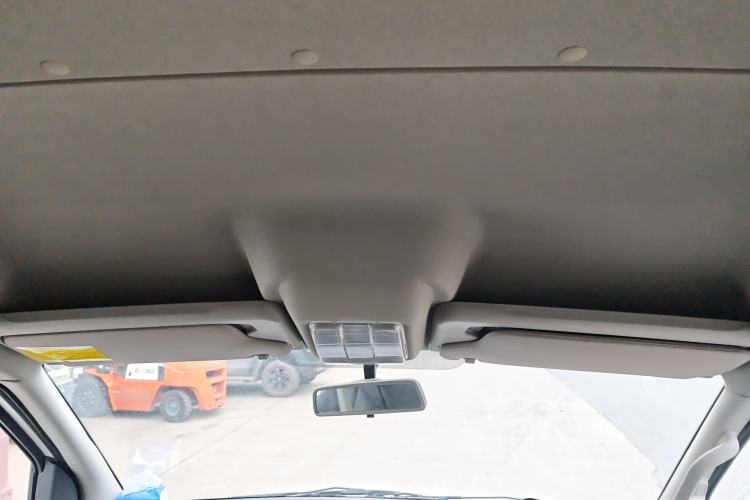 Used SAIC MAXUS Xintu V80 2023 2.0T AMT Classic Aoyuntong Short Wheelbase Mid-Roof 5/6-Seater Headliner