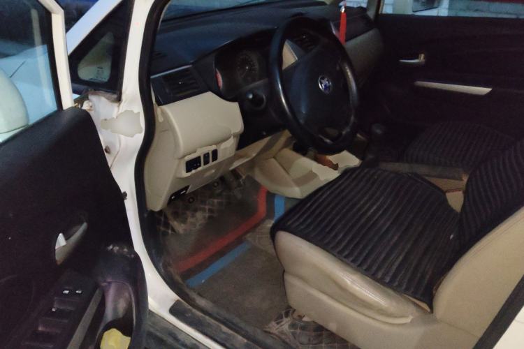 Used Venucia R50 2013 1.6L Manual Luxury Edition Driver Seat