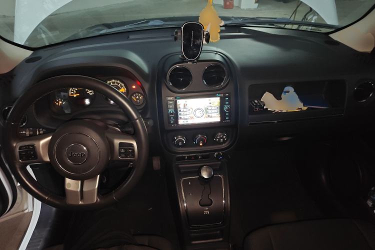 Used Jeep Patriot 2014 2.0L Sport Enhanced Edition Center Console