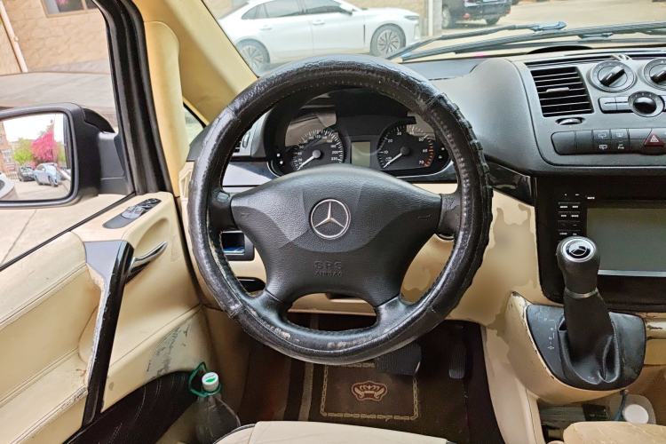 Used Mercedes-Benz Vito 2011 2.5L 7-seater executive version Steering Wheel