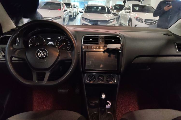 Used Volkswagen Polo 2014 1.6L Automatic Comfort Edition Center Console