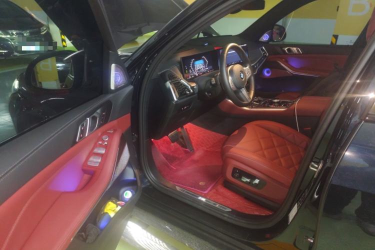 Used BMW X5 2023 xDrive 40Li M Sport Night Edition Package Driver Seat