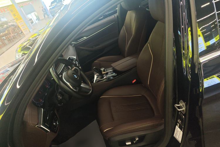 Used BMW 5 Series 2022 Restyled 530Li Leading Edition M Sport Package Left Front Seat