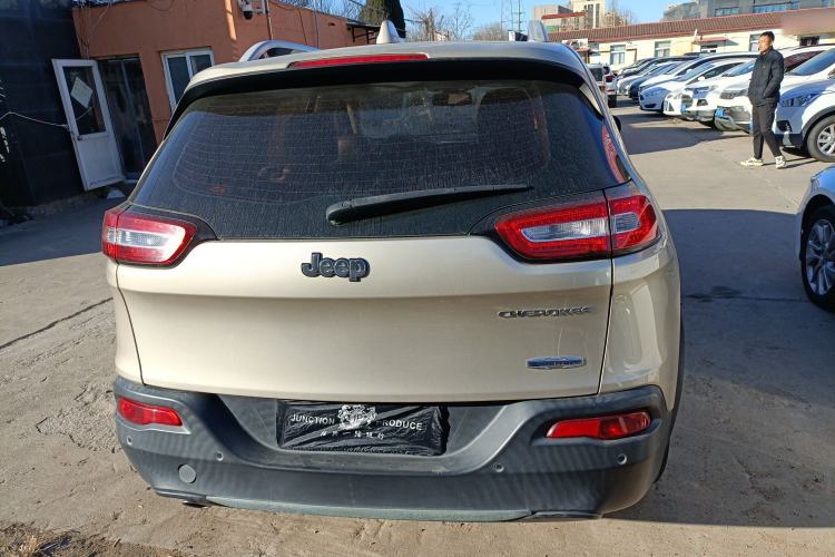 Used Jeep Cherokee 2016 2.0L Leading Edition

