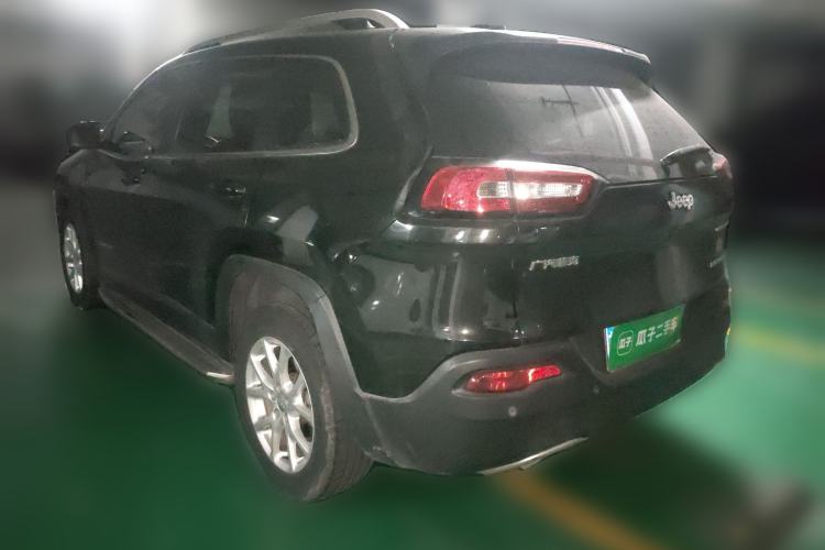 Used Jeep Cherokee 2017 2.0L Superior Edition
