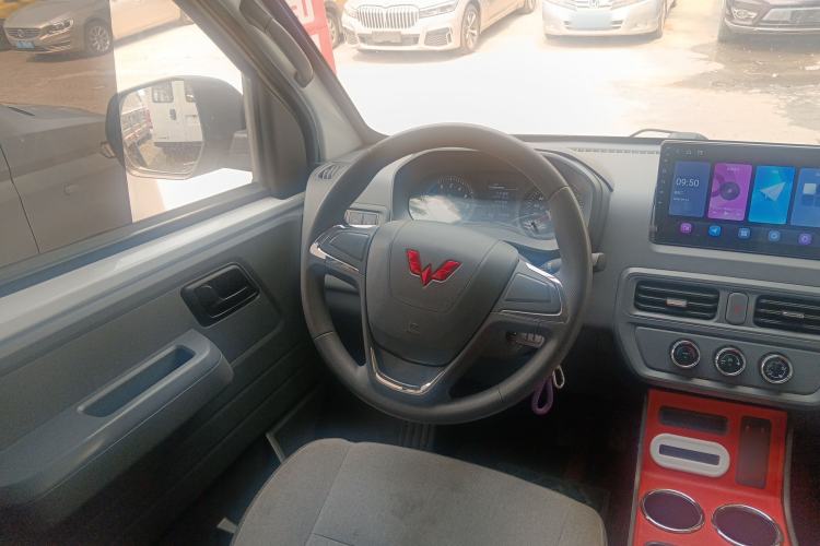 Used Wuling Yangguang 2024 300km Range Practical Window-Sealed Version 60kW Steering Wheel