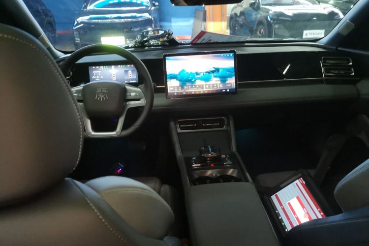 Used BYD Qin L 2025 DM-i Smart Drive 120KM Leading Model