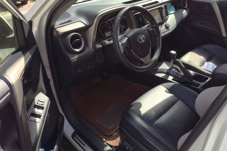 Used Toyota RAV4 2015 2.5L Automatic 4x4 Elite Edition Driver Seat