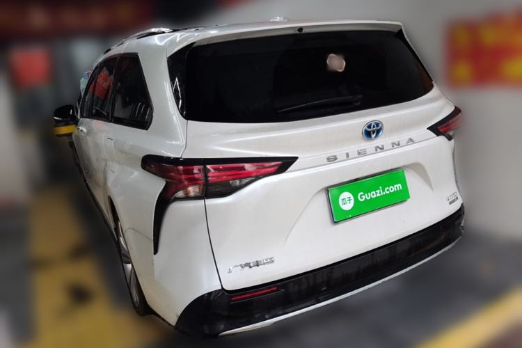 Used Toyota SIENNA 2023 2.5L Hybrid Deluxe Edition
