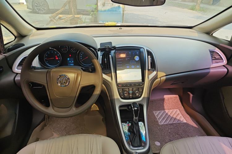 Used Buick GT 2012 GT 1.6L Automatic Comfort Edition Center Console