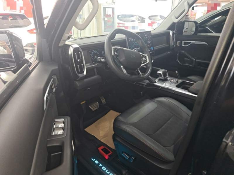 Used JETOUR Traveler 2023 2.0T All-Wheel-Drive CrossPRO — 15