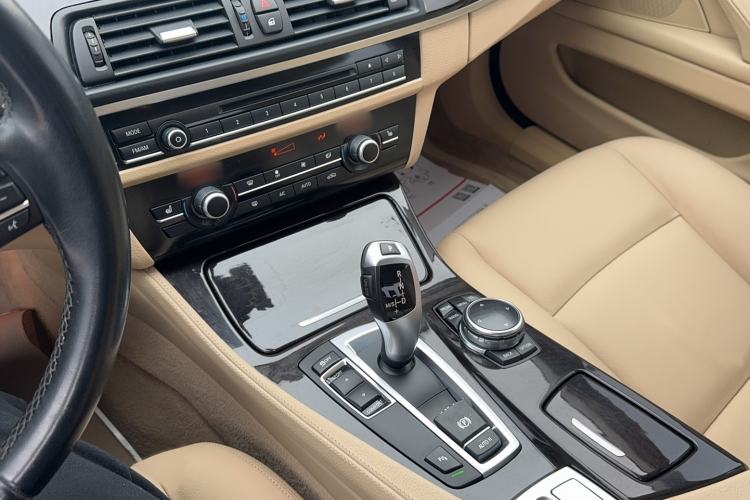 Used BMW 5 Series 2014 528Li Leading Model
