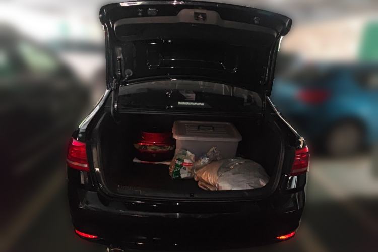 Used Volkswagen Lavida 2015 1.6L Manual Comfort Edition Trunk