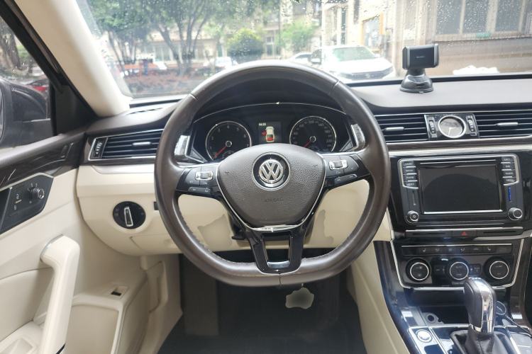 Used Volkswagen Passat 2016 330TSI DSG Prestige Edition Steering Wheel