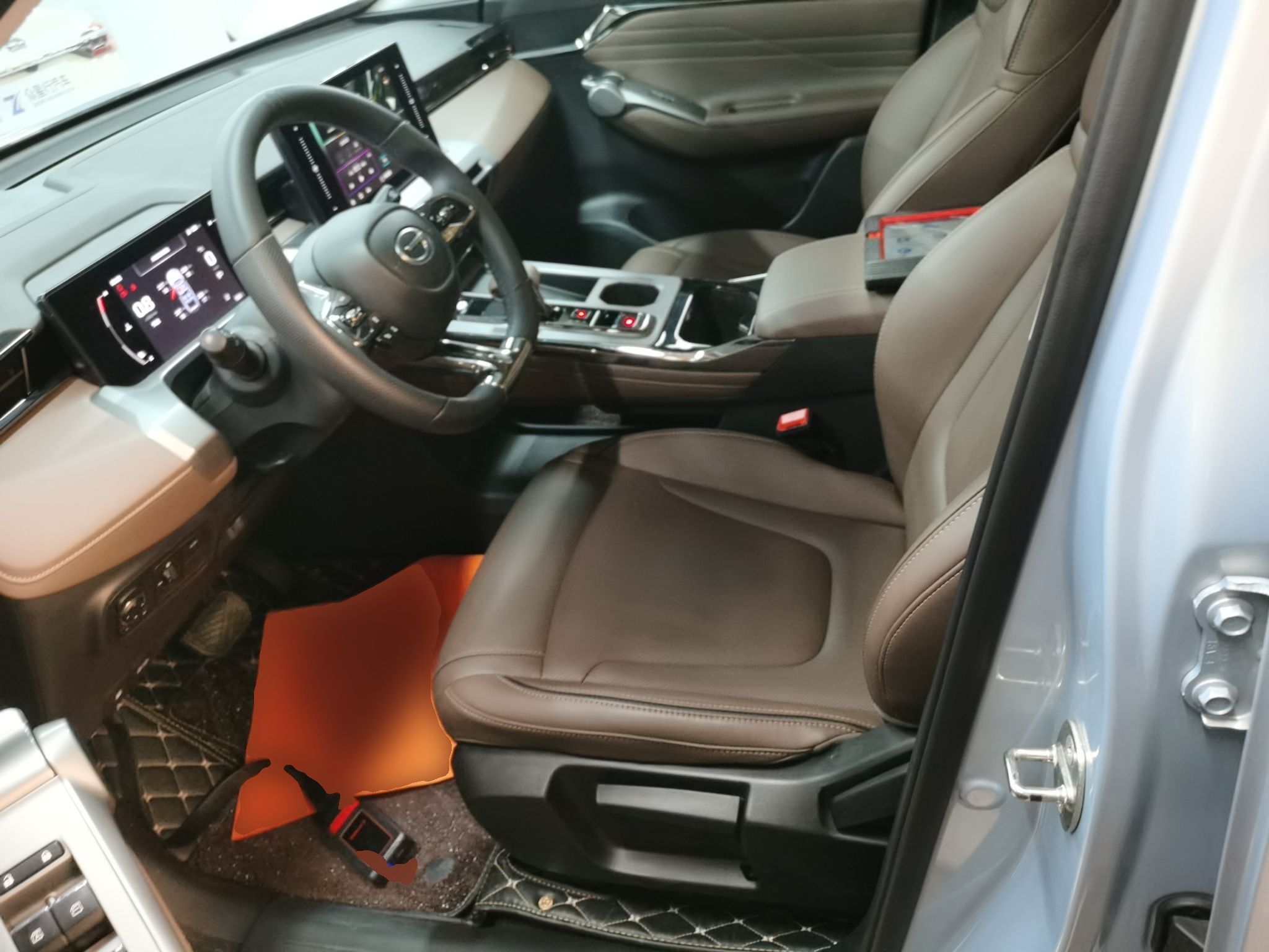 المقاعد الأمامية داخل السيارة