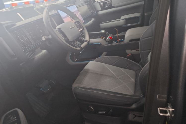 Used Formula Leopard 5 2023 Explore Edition
