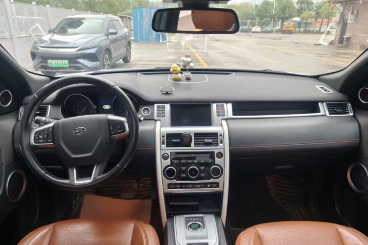 Used Land Rover Discovery Sport 2016 2.0T HSE LUXURY Interior 4