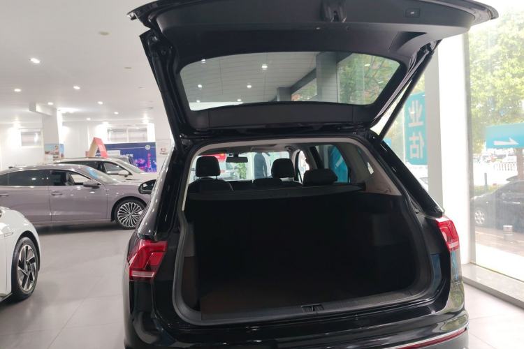 Used Volkswagen Tiguan L 2025 Model, Outstanding Version, 300TSI Automatic Two-Wheel Drive Longteng Edition