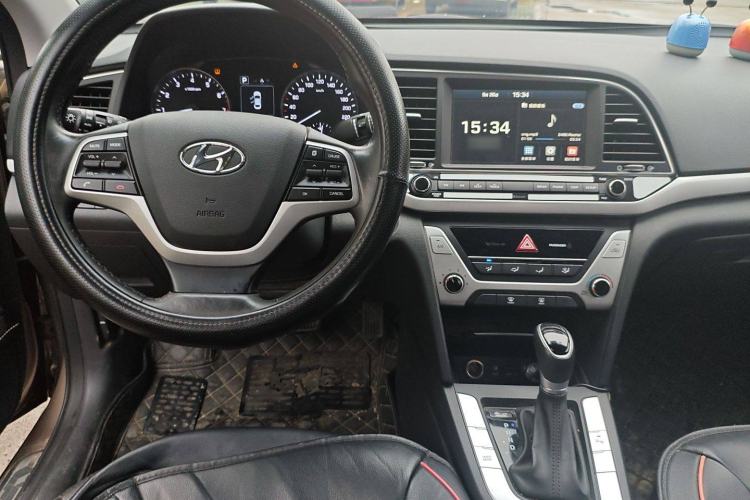 Used Hyundai Elantra (6th Generation / Lingdong) 2016 1.6L Automatic ZhiXuan · Luxury Version Center Console