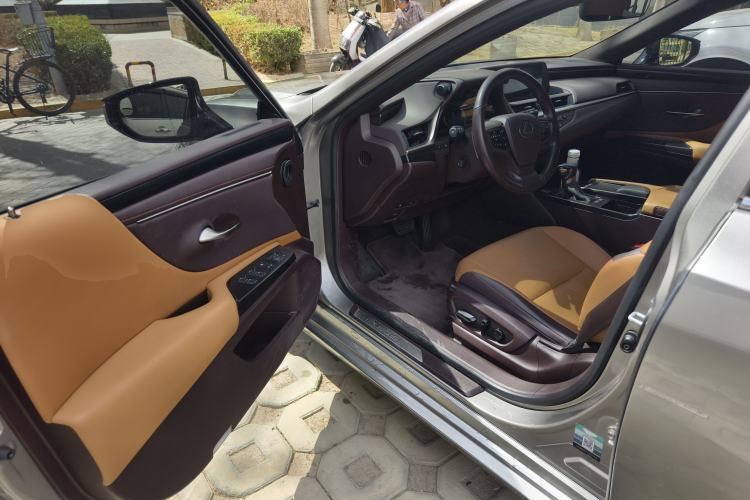 Used Lexus ES 2020 260 Deluxe Edition
