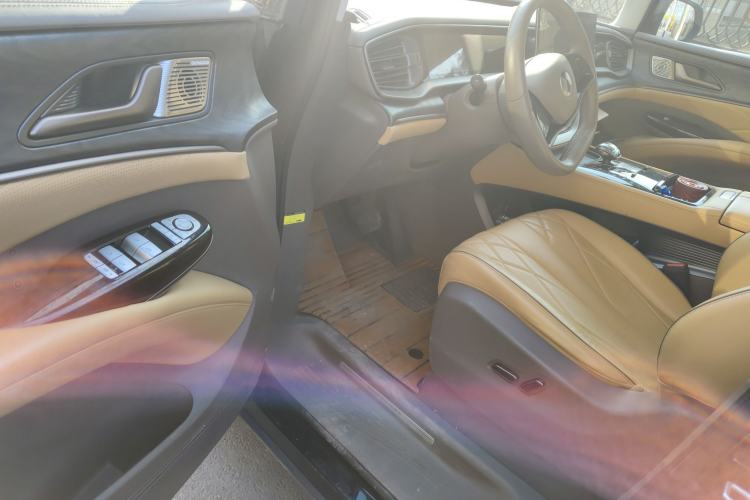 Used Denza D9 2023 DM-i 945 Business Edition Driver Seat