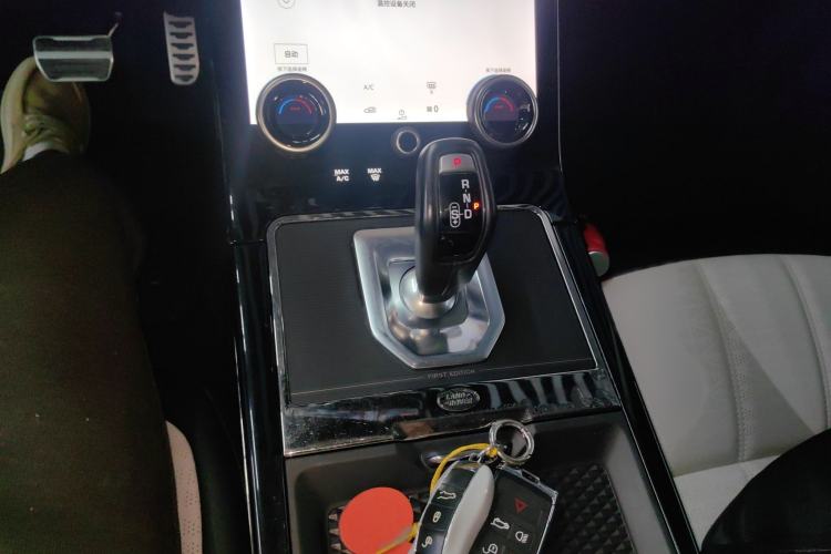 Used Land Rover Range Rover Evoque 2021 Range Rover Velar L 249PS R-Dynamic First Edition
