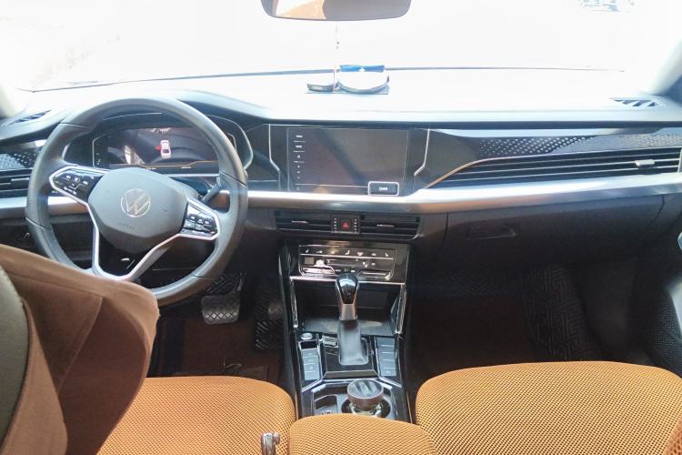 Used Volkswagen Passat 2023 Revised 330TSI Elite Edition Center Console