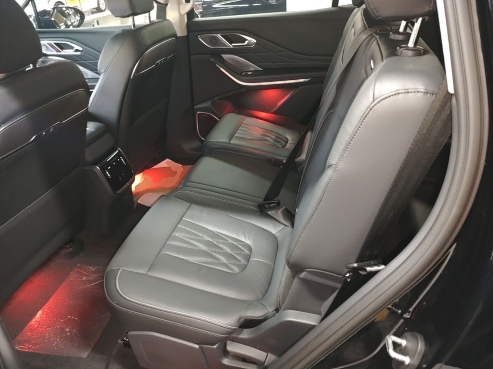 Hongqi HS7 PHEV 2024 2.0T PHEV Four-Wheel Drive Flagship Edition 7 Seats — снимка 20