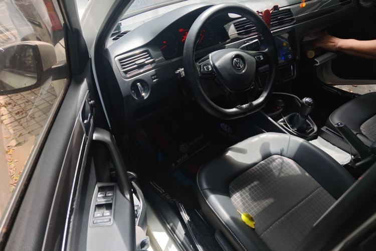 Used Volkswagen Santana 2016 1.6L Manual Comfort Edition
