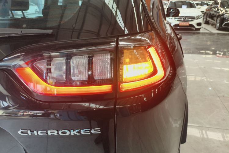 Used Jeep Cherokee 2019 2.0T Two-Wheel Drive Smart Enjoyment Version China VI