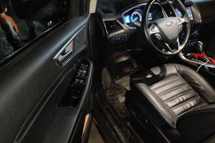 Used Ford Edge 2016 EcoBoost 245 Two-Wheel-Drive Titanium 7-Seater
