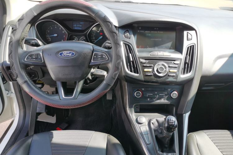 Used Ford Focus 2017 Hatchback EcoBoost 125 Manual – Ultra-Performance Style SmartDrive Edition