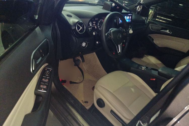 Used Mercedes-Benz B-Class 2012 B 180 Interior 3