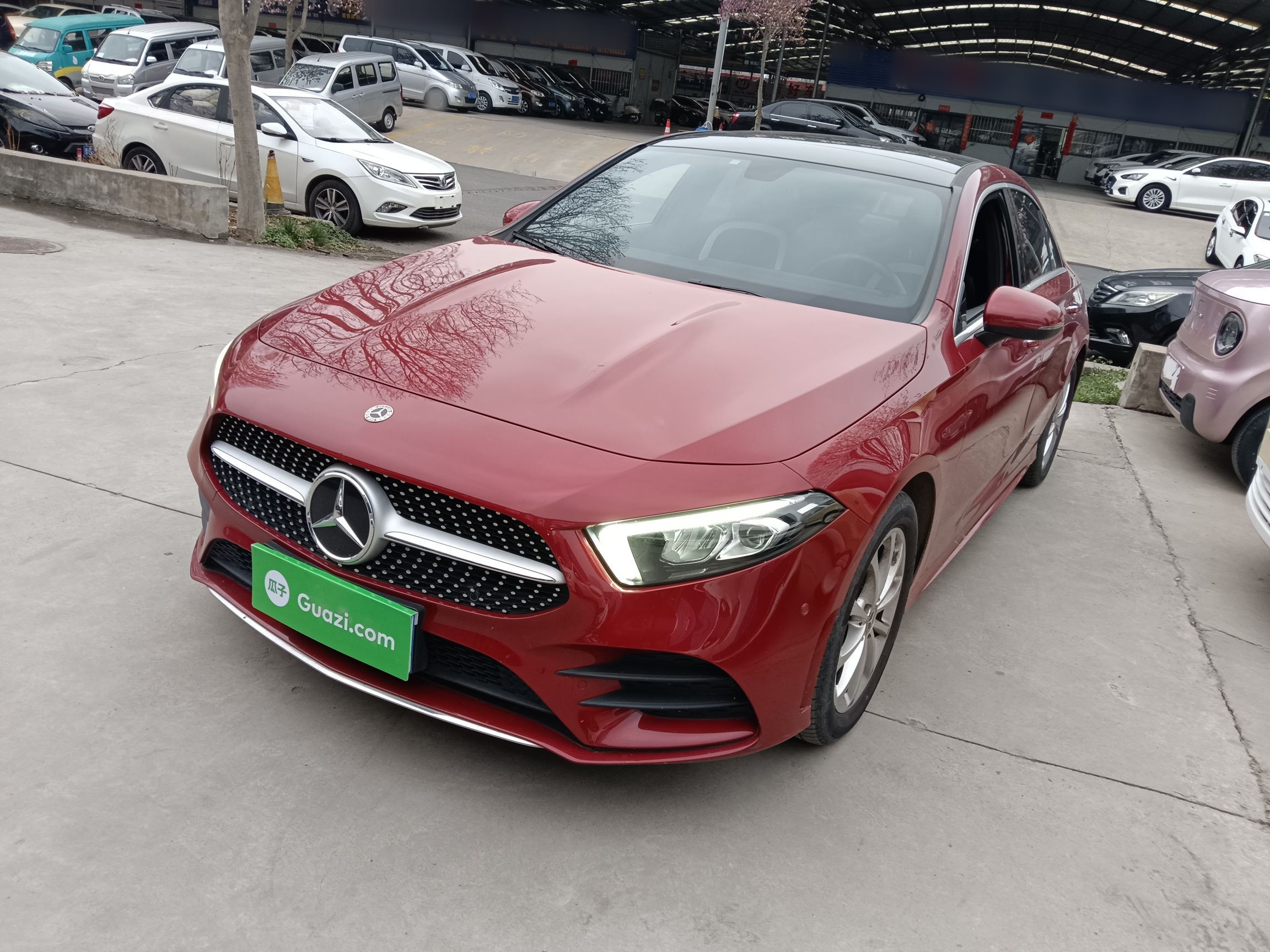 تحت مقدمة السيارة