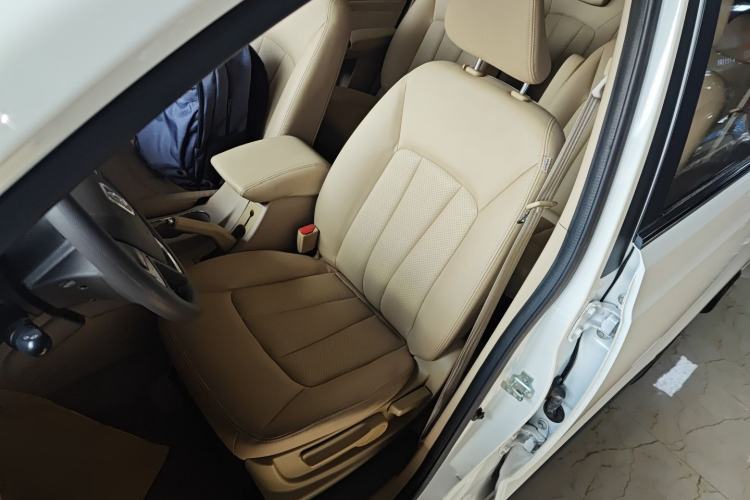 Used Baojun 730 2014 1.5L manual Comfort version 7 seats