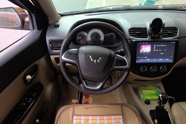 Used Wuling Hongguang 2014 1.5L S Comfort Model
