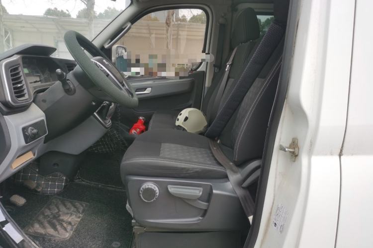 Used SAIC MAXUS Xintu V80 2021 2.0T Manual Classic Aoyuntong Short Wheelbase Mid-Roof 5/6-Seater
