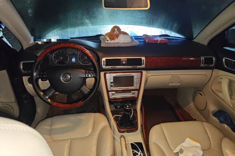 Used Volkswagen Passat 2011 2.0L Manual Luxury Version
