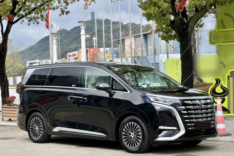 Used Denza D9 2024 DM-i 1050 Luxury Model