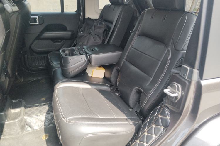 Used Jeep Wrangler 2019 2.0T Sahara Four-Door Version China VI Emission Standard
