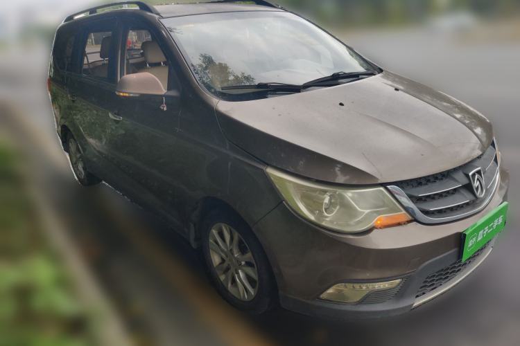 Used Baojun 730 2014 1.5L manual Comfort ESP version 7 seats Front Right 45 Deg